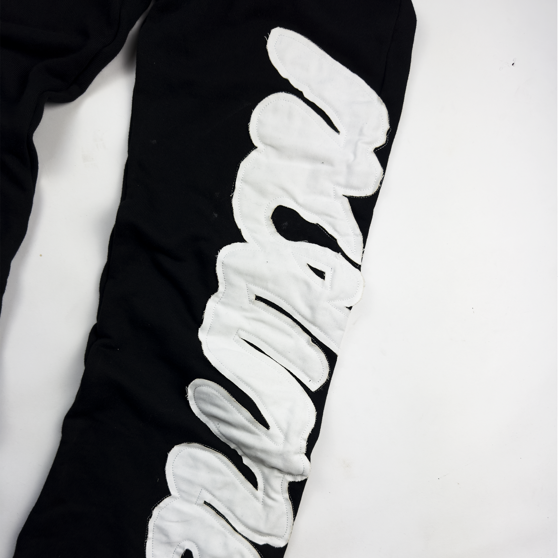 BLACK PATCH SWEATPANTS